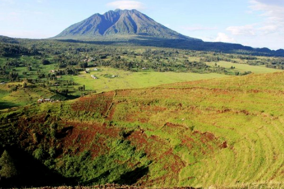 hiking-mount-gahinga